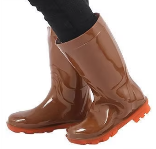 94864b81-d51a-4dbf-be62-efed053f0847_botas_de_jardin_en_PVC_resistentes_a_l_aigua_et_arenables_marron_brillant_sole_ortge_robust.png